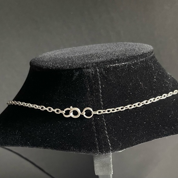 Silver Toned Green Stone Pendant Necklace - Picture 4 of 7